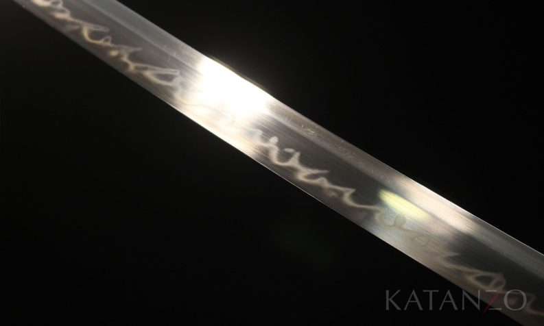 Katana with clay tempered blade