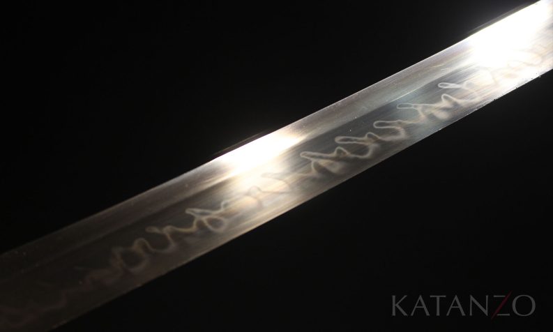 Katana with clay tempered blade