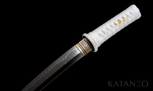 white tanto knive